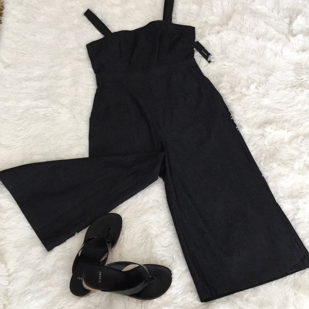 Lulu’s dark denim jumpsuit....super cute😍